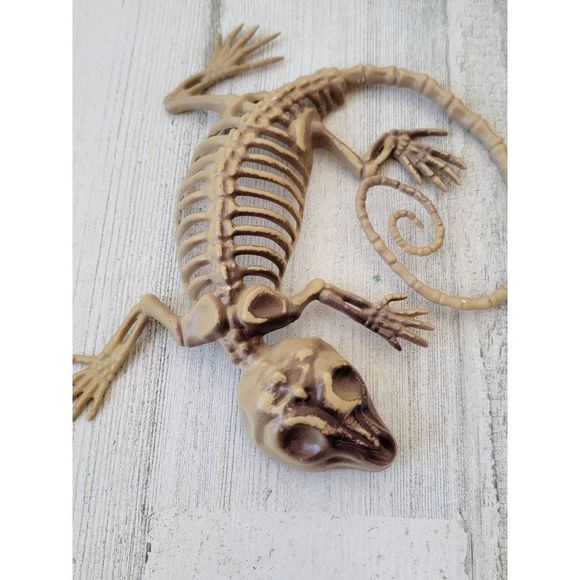 Skeleton lizard iguana Halloween pop Decor toy - Picture 2 of 5